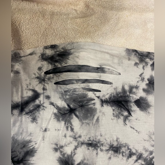 Distressed tye dye crop - Picture 2 of 3